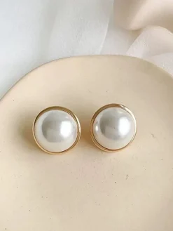 Retro Minimalist Round Pearl Earrings