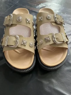 Studded Metal Rivet Flat Slide